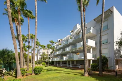 Middle Floor Apartment in Estepona