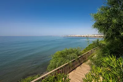 Middle Floor Apartment in Estepona
