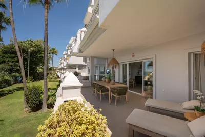 Middle Floor Apartment in Estepona