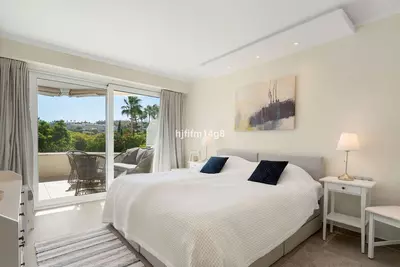Middle Floor Apartment in Nueva Andalucía