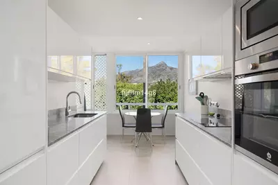 Middle Floor Apartment in Nueva Andalucía
