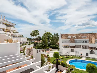 Middle Floor Apartment in Nueva Andalucía