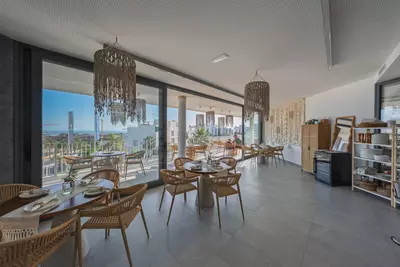 Middle Floor Apartment in Estepona