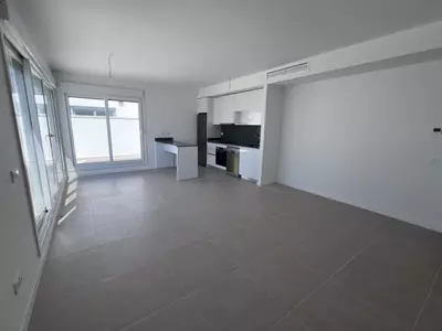 Top Floor Apartment in Bel Air