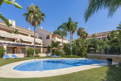 Middle Floor Apartment in Nueva Andalucía