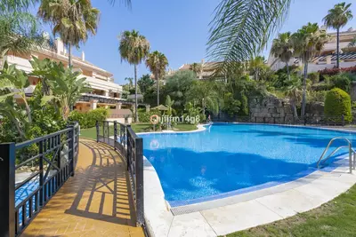 Middle Floor Apartment in Nueva Andalucía