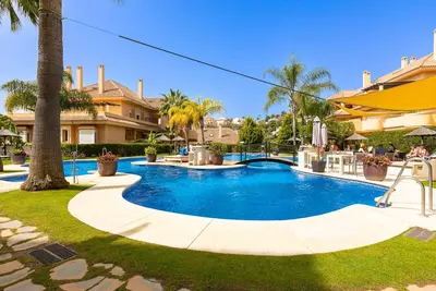 Middle Floor Apartment in Nueva Andalucía