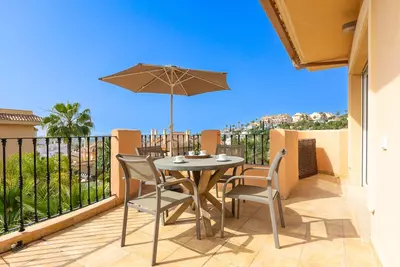 Middle Floor Apartment in Nueva Andalucía
