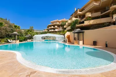 Middle Floor Apartment in Nueva Andalucía