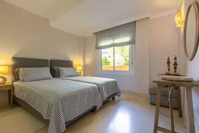 Middle Floor Apartment in Nueva Andalucía