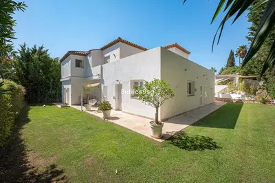 Detached Villa in Nueva Andalucía