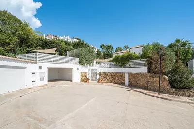 Detached Villa in Nueva Andalucía