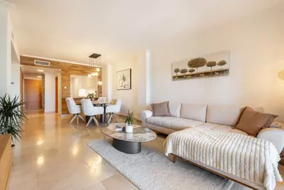 Middle Floor Apartment in Benahavís