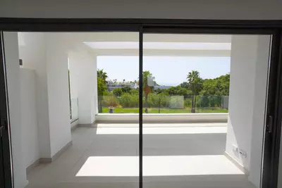 Middle Floor Apartment in Estepona