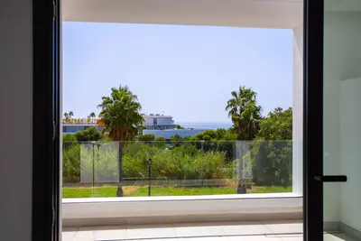 Middle Floor Apartment in Estepona