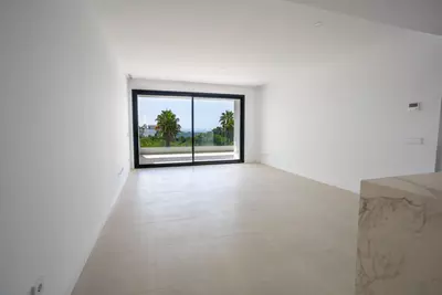 Middle Floor Apartment in Estepona