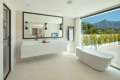 Detached Villa in Nueva Andalucía