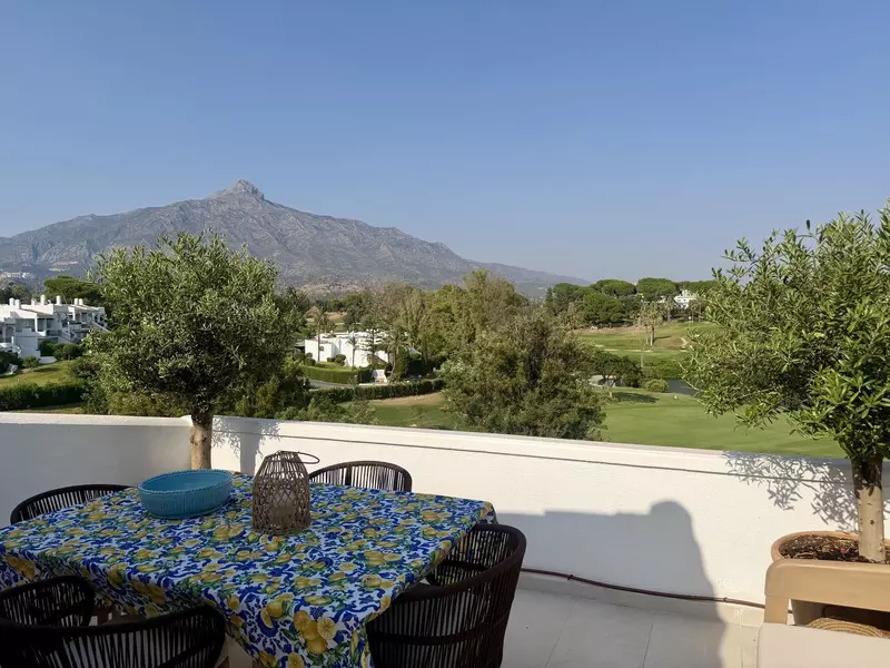 Top Floor Apartment in Nueva Andalucía