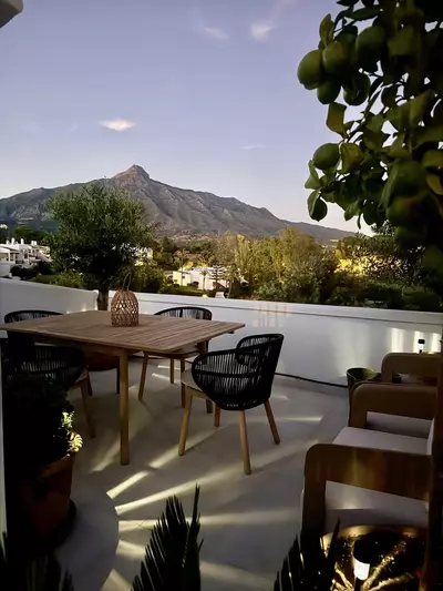 Top Floor Apartment in Nueva Andalucía