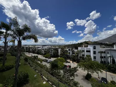 Middle Floor Apartment in Estepona