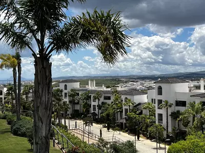 Middle Floor Apartment in Estepona