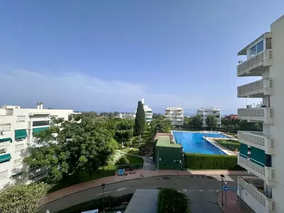 Middle Floor Apartment in Estepona