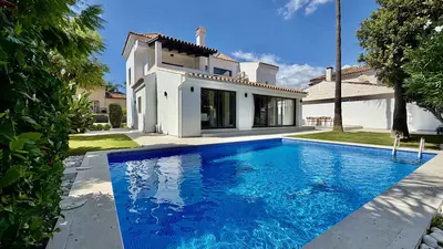 Detached Villa in Nueva Andalucía