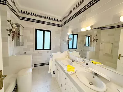 Detached Villa in El Paraiso