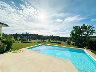 Detached Villa in El Paraiso