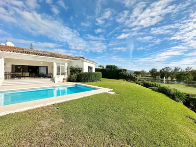 Detached Villa in El Paraiso