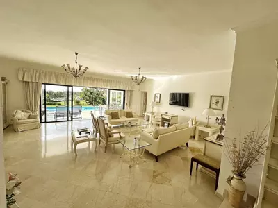 Detached Villa in El Paraiso