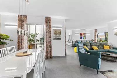 Detached Villa in Bel Air