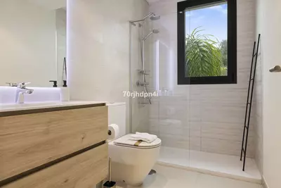 Middle Floor Apartment in Estepona