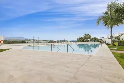 Middle Floor Apartment in Estepona