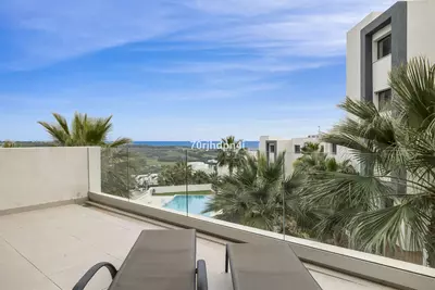 Middle Floor Apartment in Estepona