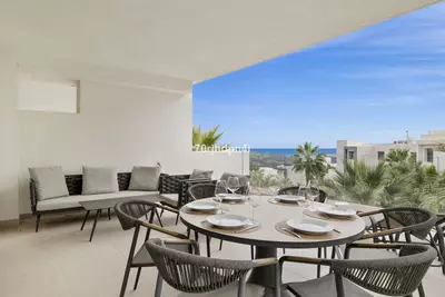 Middle Floor Apartment in Estepona
