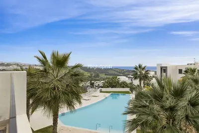 Middle Floor Apartment in Estepona