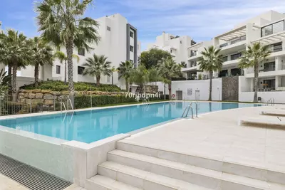 Middle Floor Apartment in Estepona