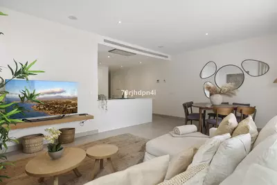 Middle Floor Apartment in Estepona