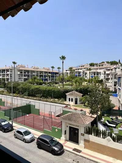 Middle Floor Apartment in Nueva Andalucía
