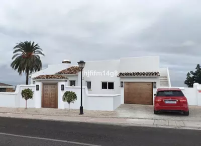 Detached Villa in Nueva Andalucía