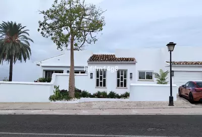 Detached Villa in Nueva Andalucía