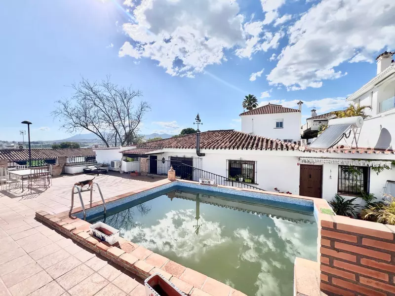 Detached Villa in Nueva Andalucía