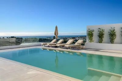 Detached Villa in El Paraiso