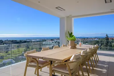 Detached Villa in El Paraiso