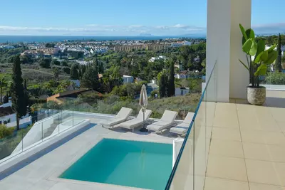 Detached Villa in El Paraiso