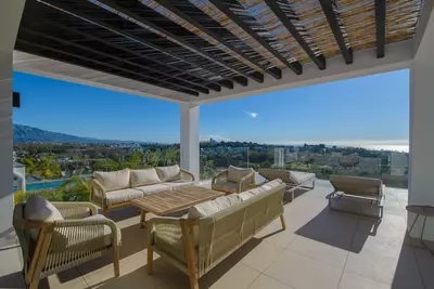 Detached Villa in El Paraiso