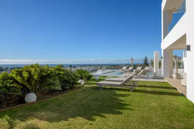 Detached Villa in El Paraiso