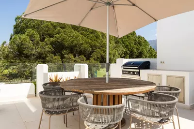 Middle Floor Apartment in Nueva Andalucía