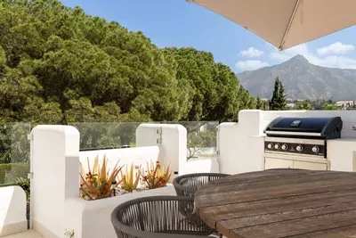 Middle Floor Apartment in Nueva Andalucía